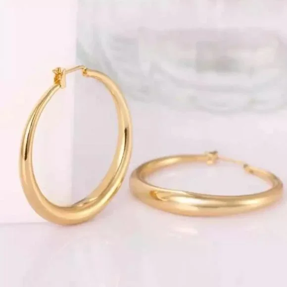 New 18K Yellow Gold 1.5” Round Hoops Earrings - Picture 3 of 4